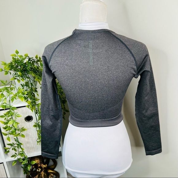 š„PursueāFitnessĀ Adapt Long SleeveāSeamless Workout Crop Top Gray Size M - Picture 8 of 10